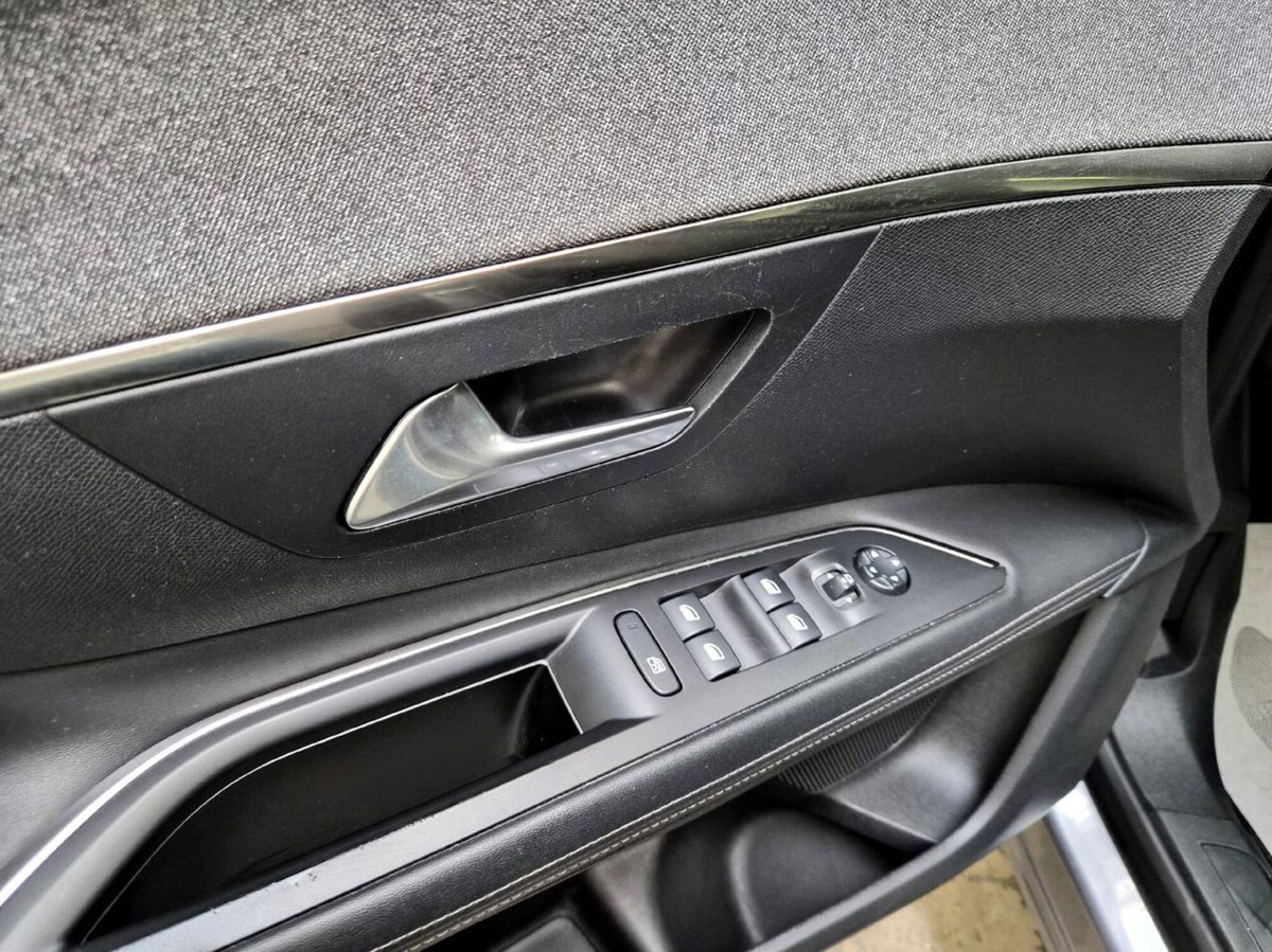 Peugeot 3008 PureTech Turbo 130 S&S Allure Pack (11)