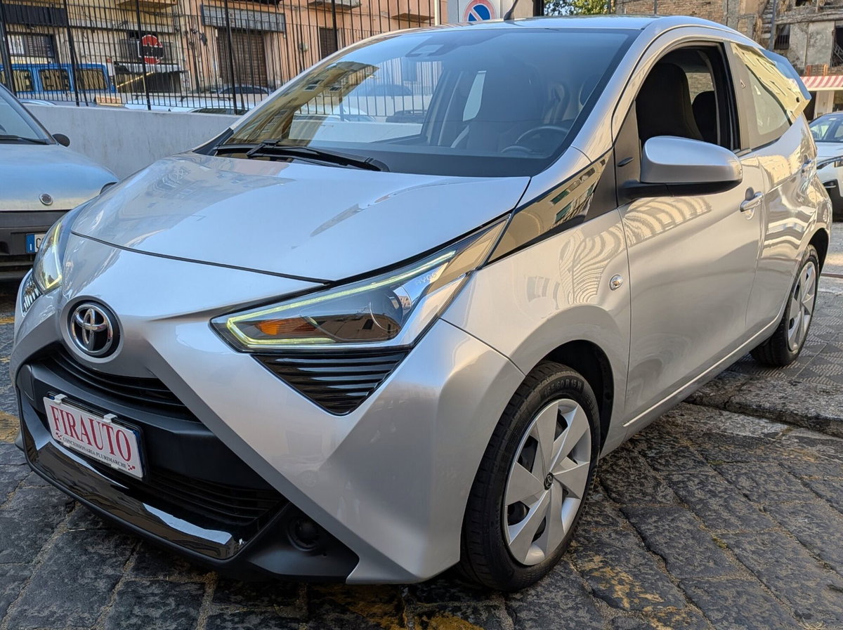 Toyota Aygo Connect 1.0 VVT-i 72 CV 5 porte x-cool