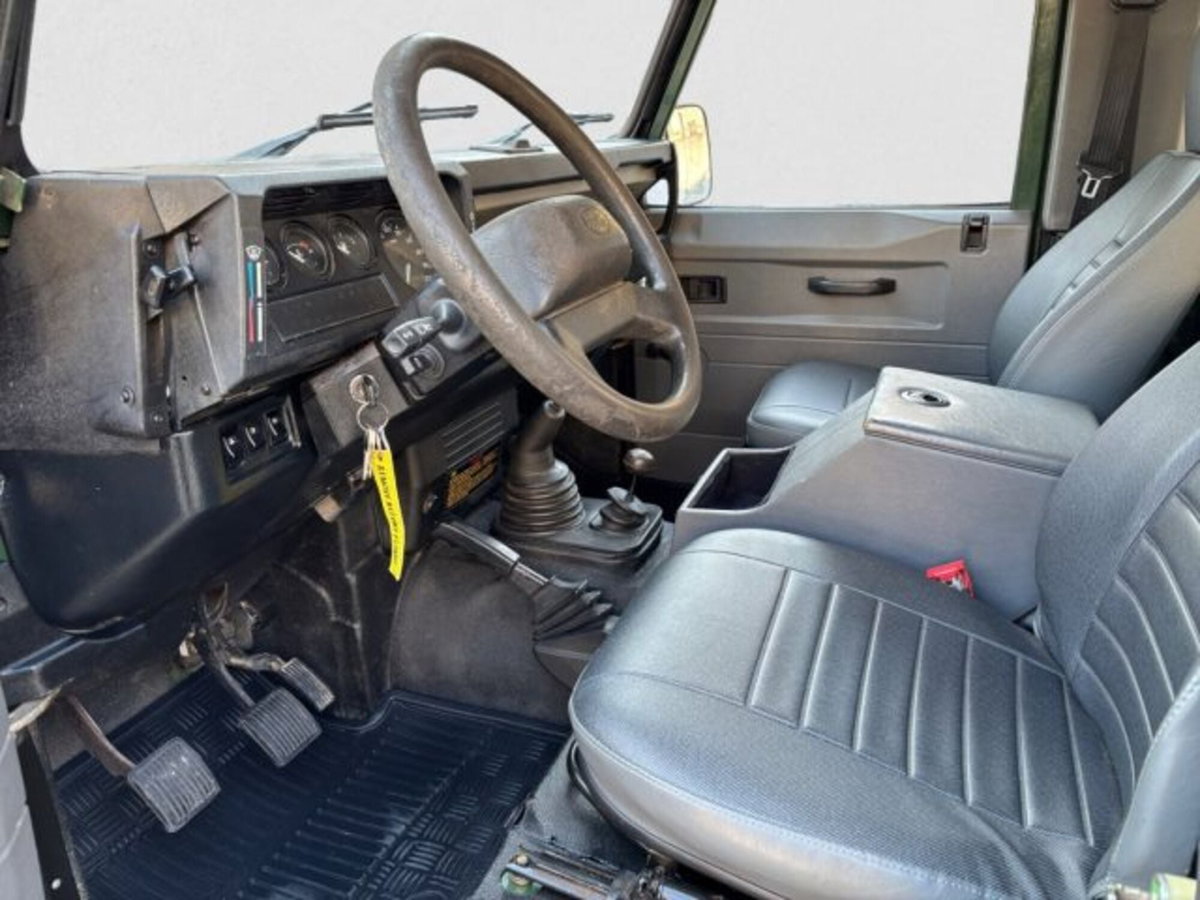Land Rover Defender 90 2.5 Td5 Station Wagon SE (10)