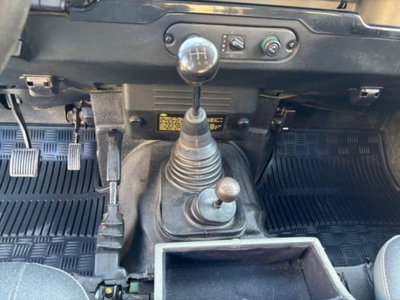 Land Rover Defender 90 2.5 Td5 Station Wagon SE (12)