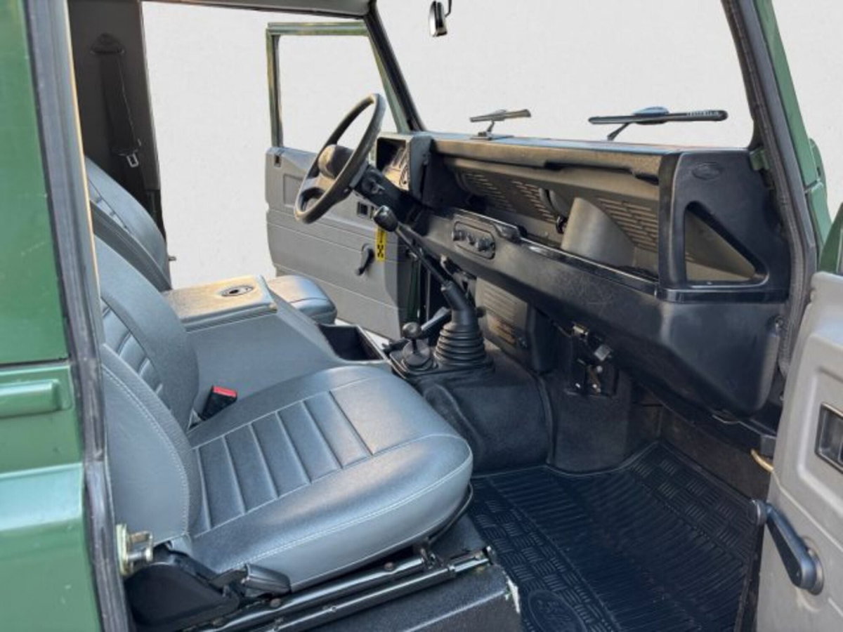 Land Rover Defender 90 2.5 Td5 Station Wagon SE (15)