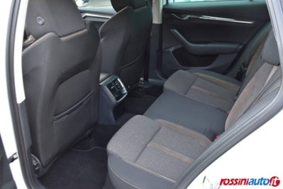 Skoda Octavia Station Wagon 2.0 TDI EVO SCR 150 CV DSG 4x4 Wagon Scout (12)
