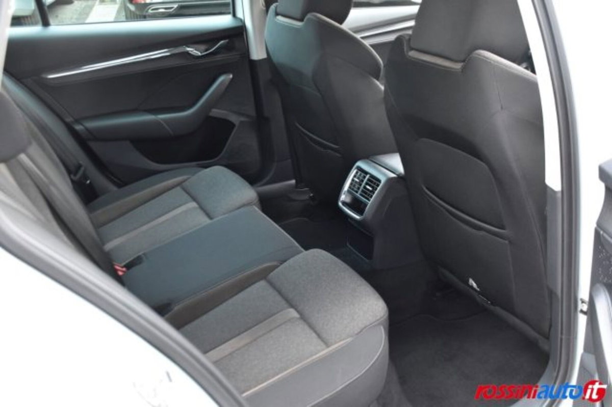 Skoda Octavia Station Wagon 2.0 TDI EVO SCR 150 CV DSG 4x4 Wagon Scout (13)