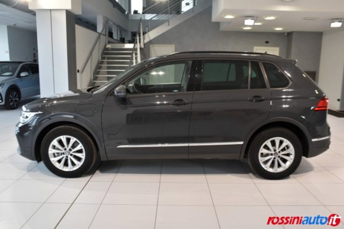 Volkswagen Tiguan 1.4 TSI 150 CV DSG Executive ACT BlueMotion Tech. (2)