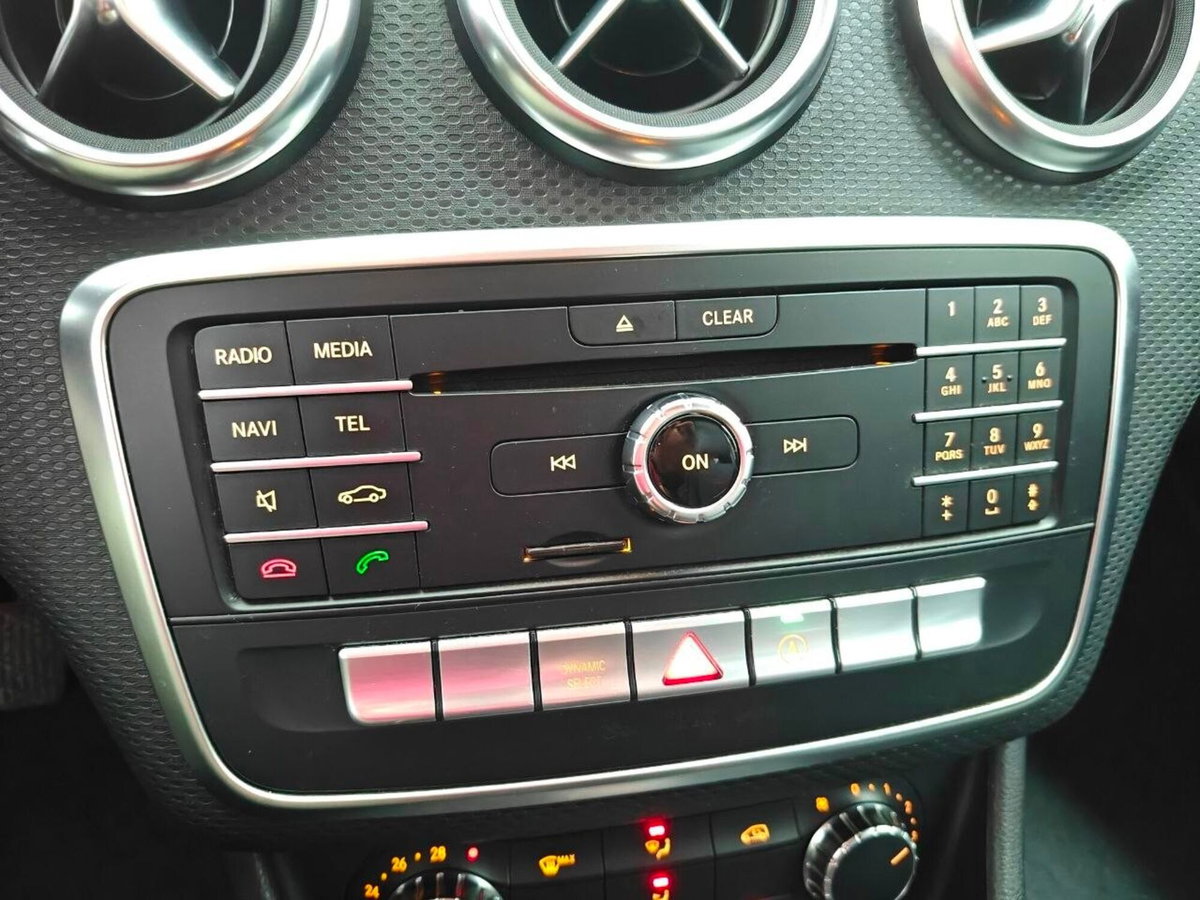 Mercedes-Benz Classe A 180 d Premium (13)