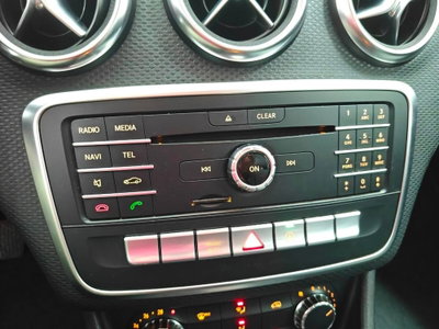 Mercedes-Benz Classe A 180 d Premium (13)