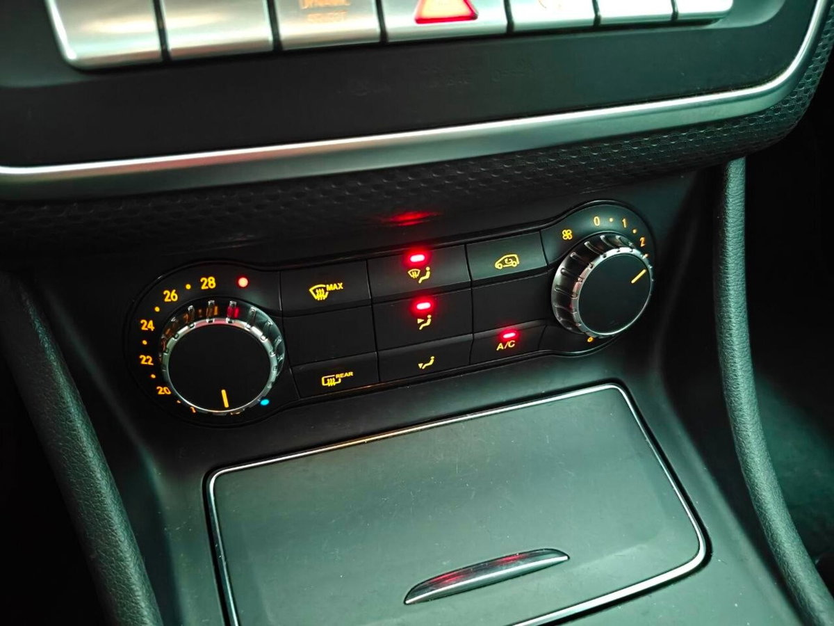 Mercedes-Benz Classe A 180 d Premium (14)