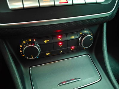 Mercedes-Benz Classe A 180 d Premium (14)