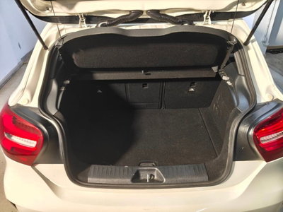 Mercedes-Benz Classe A 180 d Premium (16)