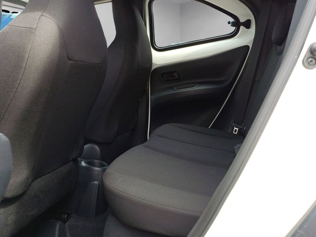 Toyota Aygo X 1.0 Active 72cv (10)