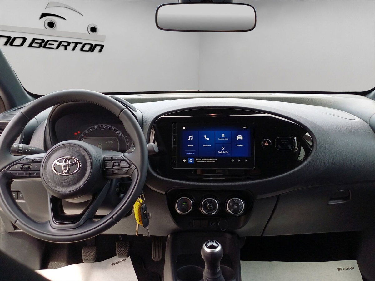 Toyota Aygo X 1.0 Active 72cv (11)