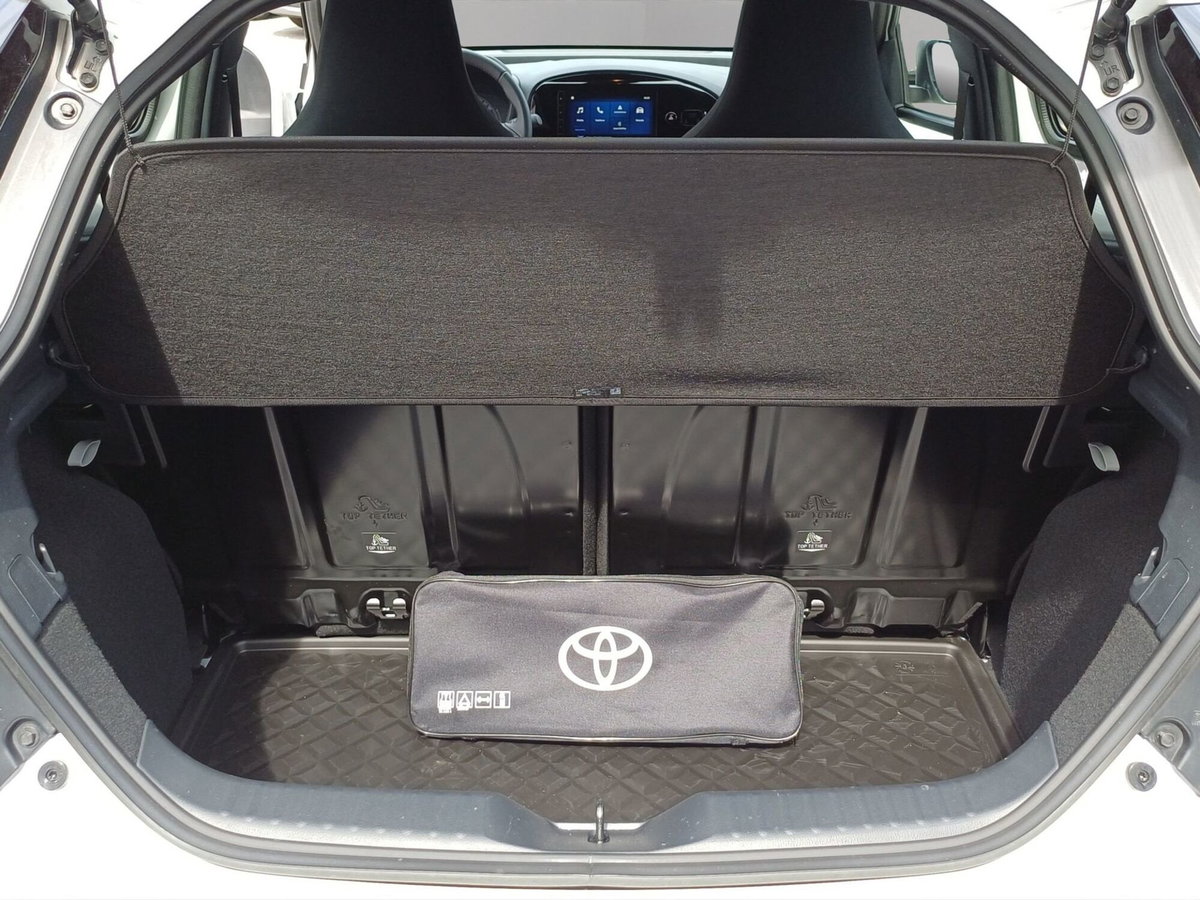 Toyota Aygo X 1.0 Active 72cv (13)