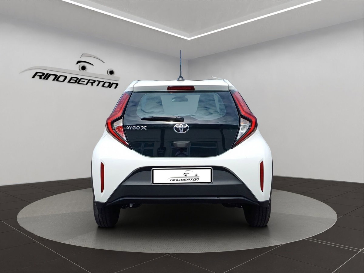 Toyota Aygo X 1.0 Active 72cv (4)