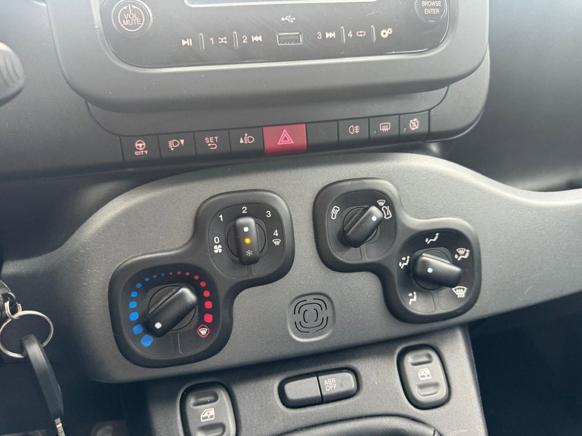 Fiat Panda 1.0 FireFly S&S Hybrid City Cross (13)