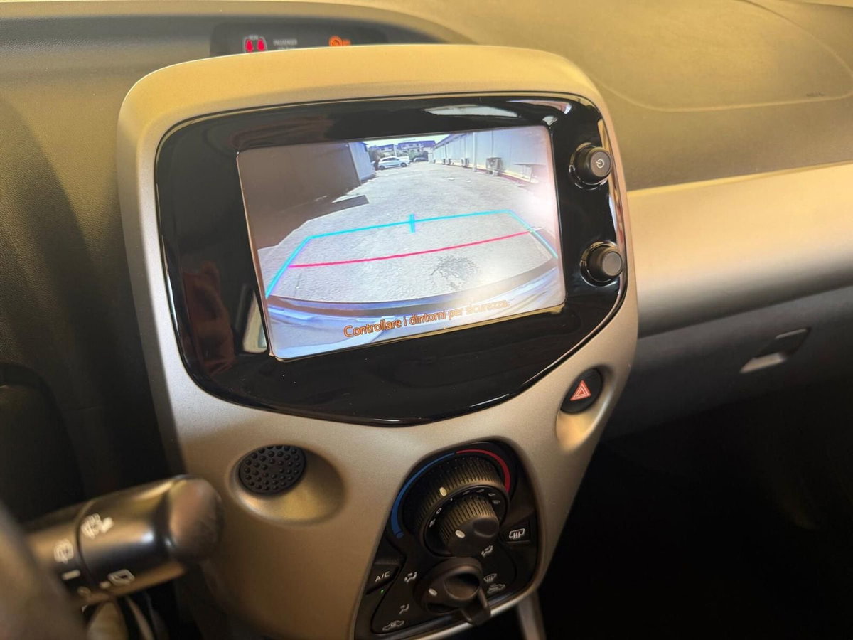 Toyota Aygo 1.0 VVT-i 69 CV 5 porte x-clusiv (11)