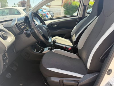 Toyota Aygo 1.0 VVT-i 69 CV 5 porte x-clusiv (12)