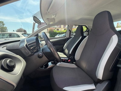 Toyota Aygo 1.0 VVT-i 69 CV 5 porte x-clusiv (14)