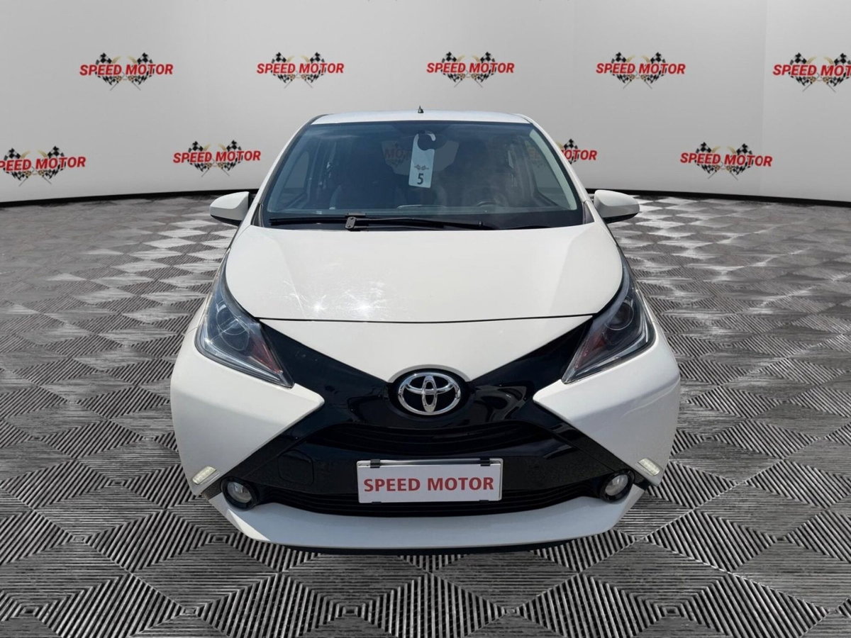 Toyota Aygo 1.0 VVT-i 69 CV 5 porte x-clusiv (2)