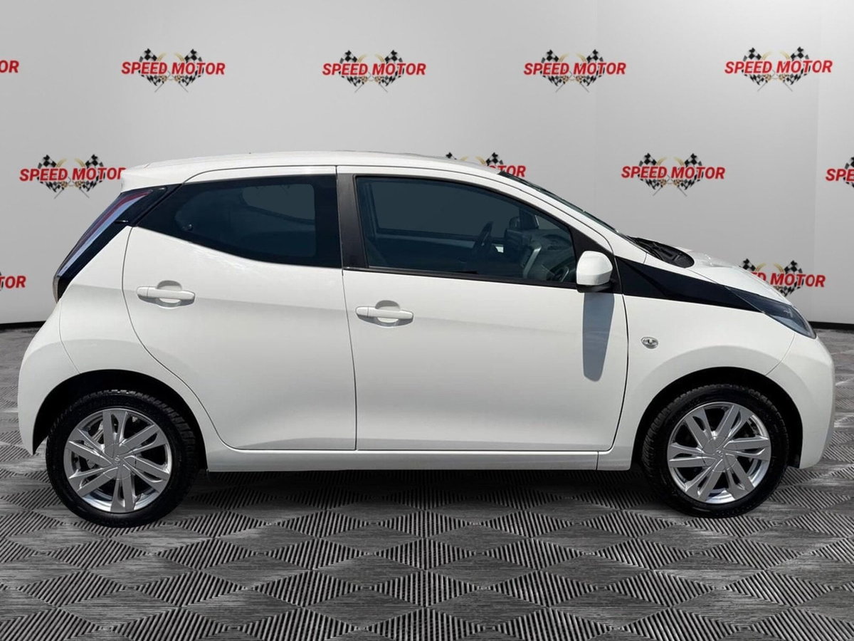 Toyota Aygo 1.0 VVT-i 69 CV 5 porte x-clusiv (3)