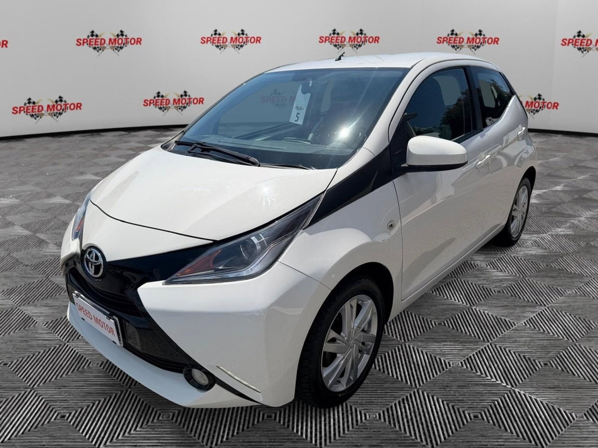 Toyota Aygo 1.0 VVT-i 69 CV 5 porte x-clusiv (4)