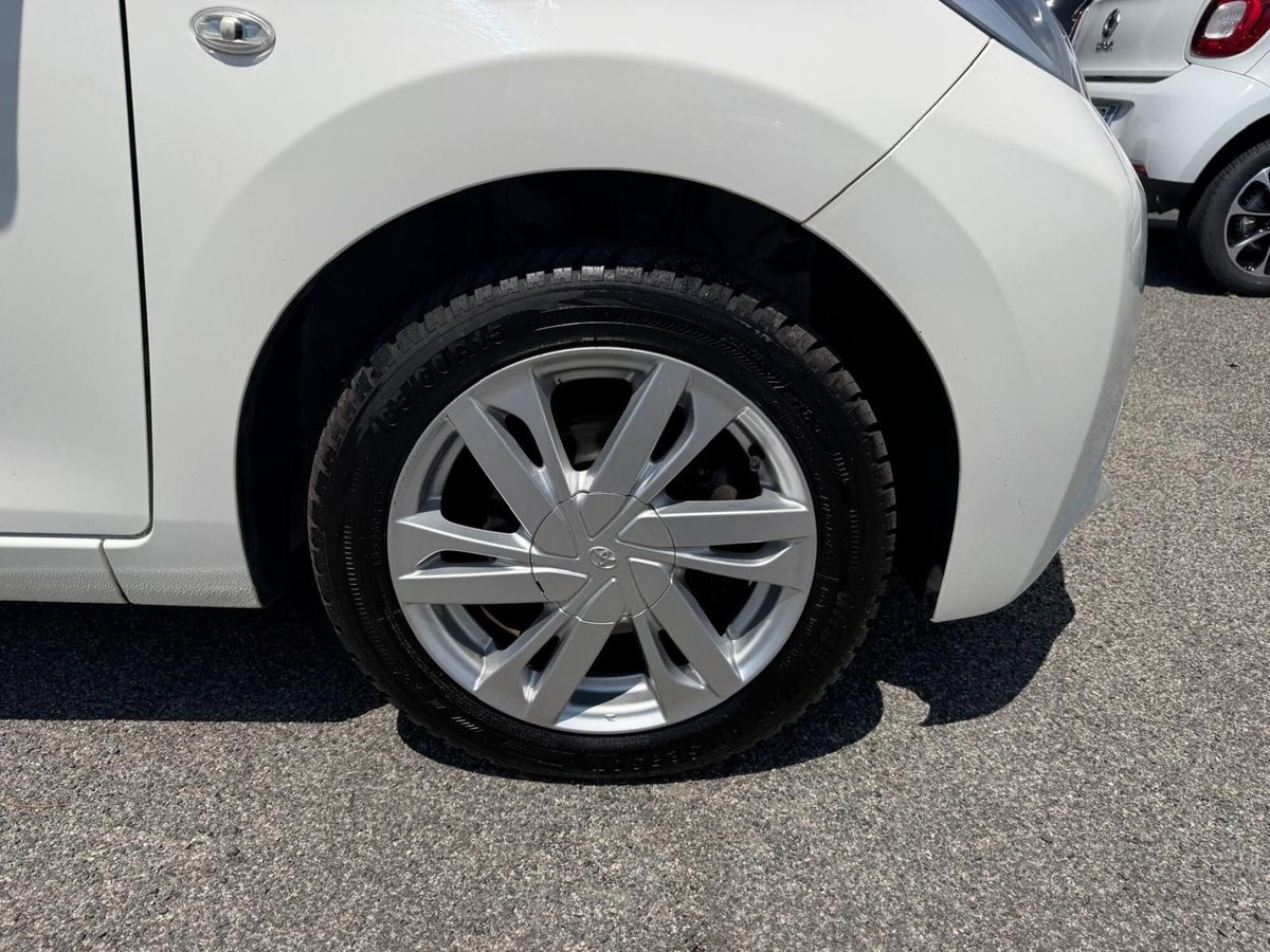 Toyota Aygo 1.0 VVT-i 69 CV 5 porte x-clusiv (7)