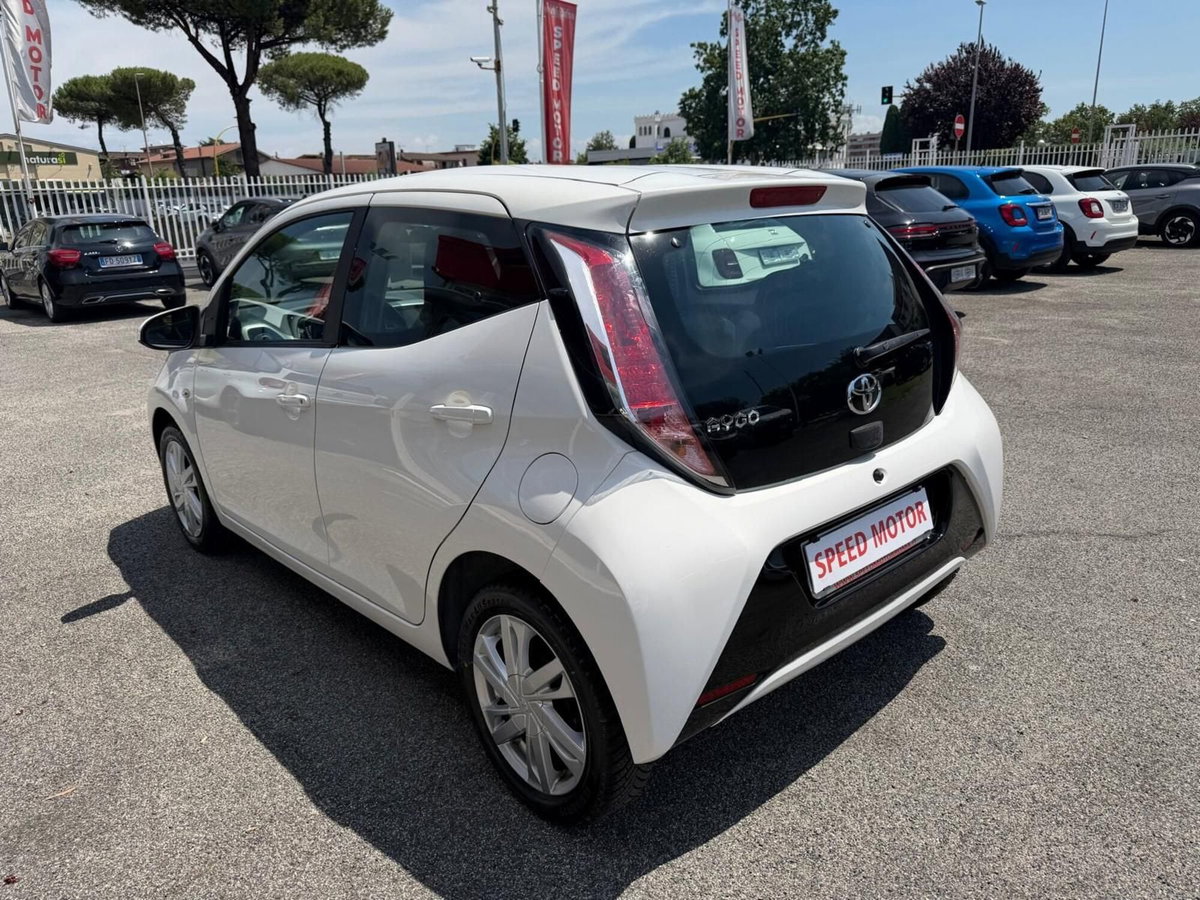 Toyota Aygo 1.0 VVT-i 69 CV 5 porte x-clusiv (8)