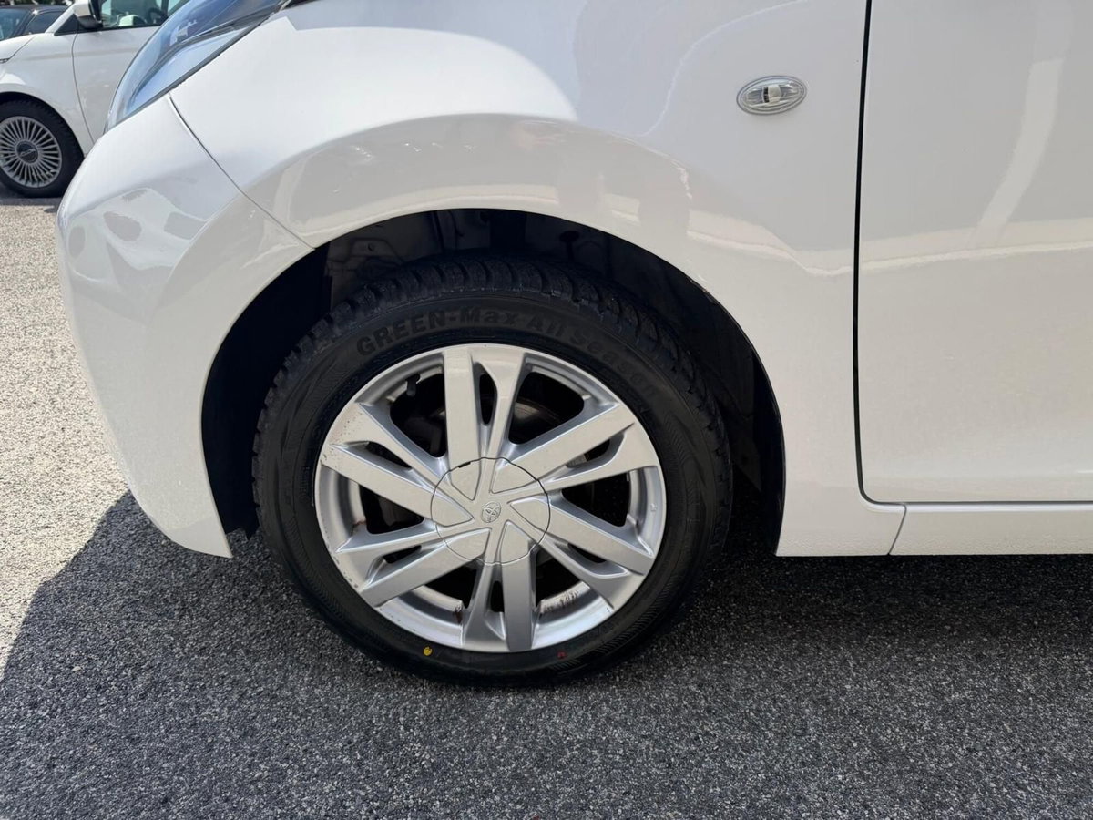 Toyota Aygo 1.0 VVT-i 69 CV 5 porte x-clusiv (9)