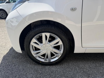Toyota Aygo 1.0 VVT-i 69 CV 5 porte x-clusiv (9)