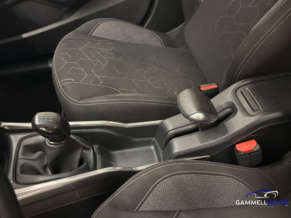 Peugeot 2008 BlueHDi 100 S&S Active (14)