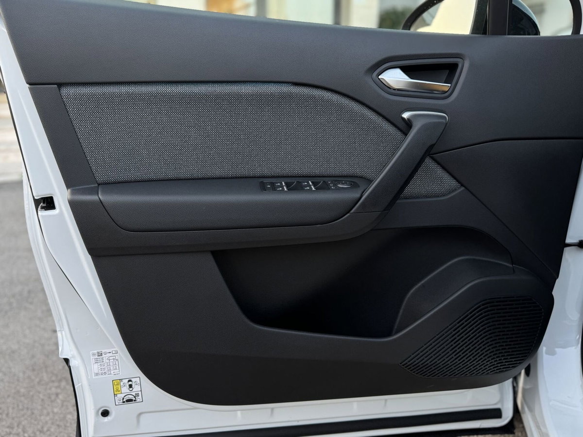 Renault Captur 1.2 eco-g Techno 120cv (9)