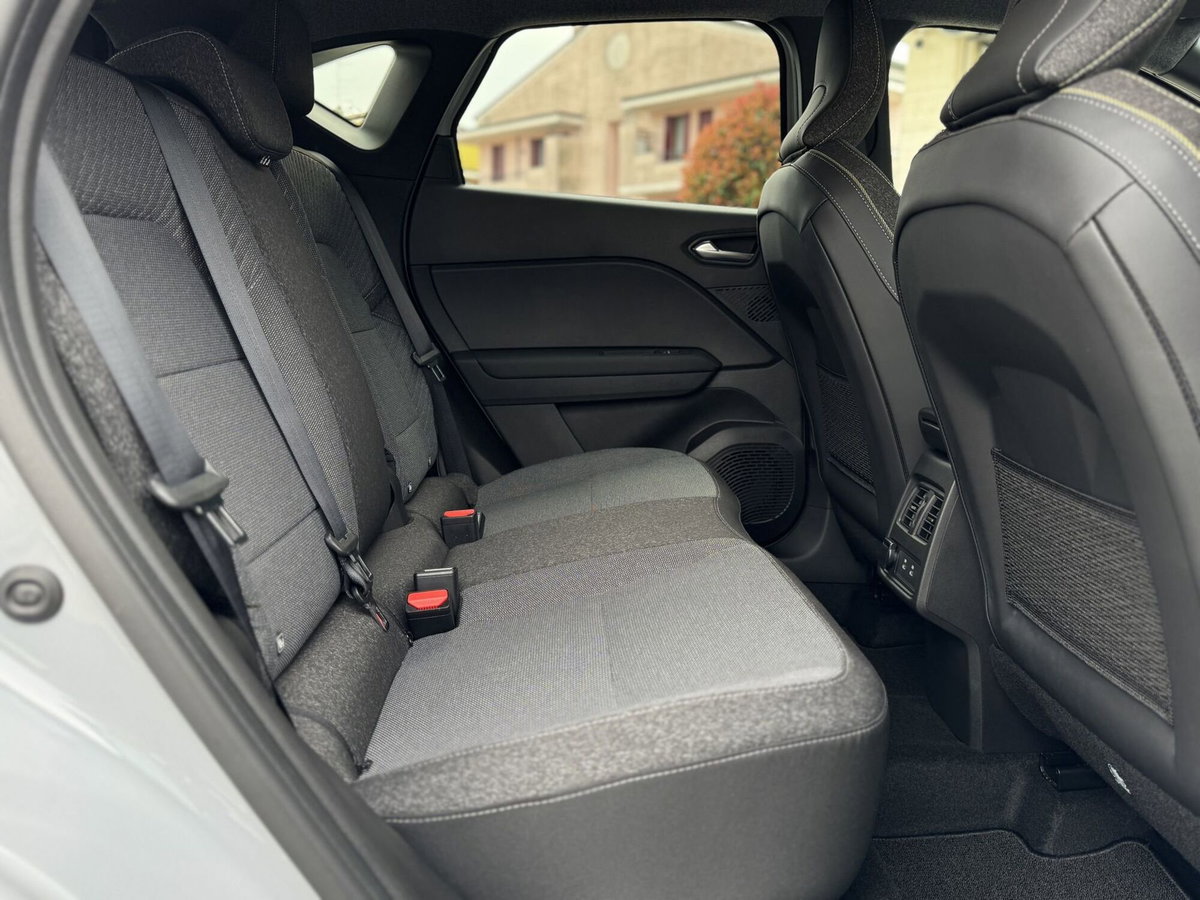 Renault Captur 1.2 eco-g Techno 120cv (14)