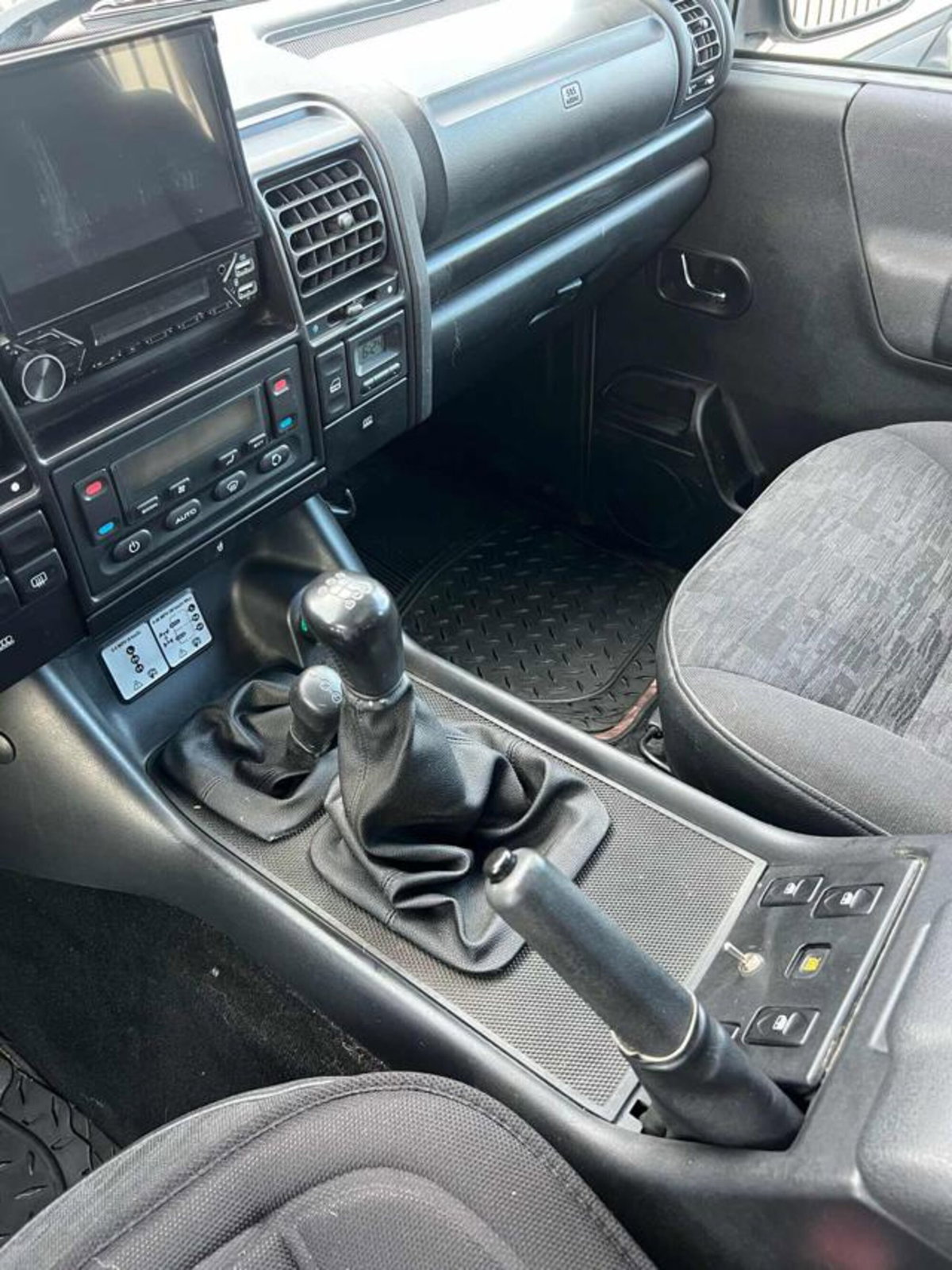Land Rover Discovery 2.5 Td5 5 porte HSE (13)