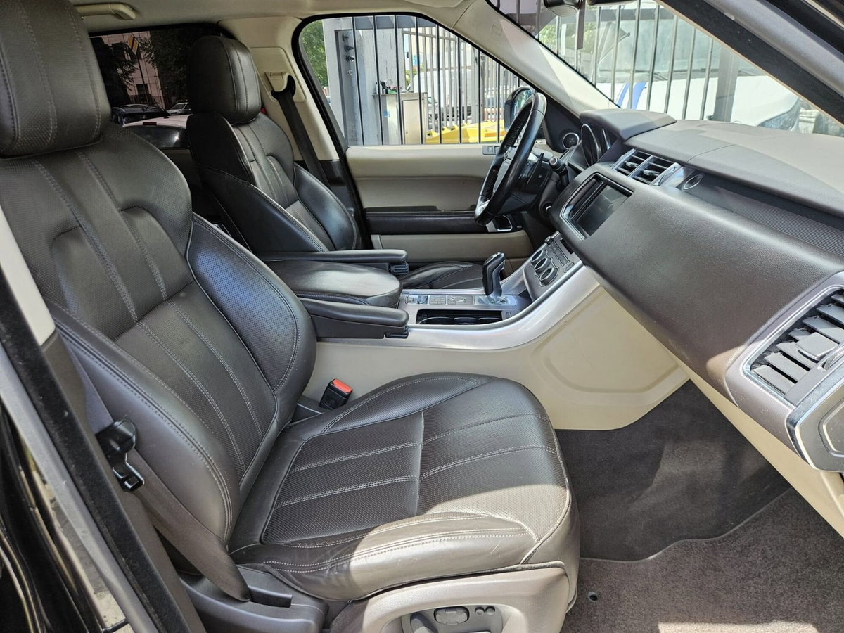 Land Rover Range Rover Sport 3.0 TDV6 HSE (10)