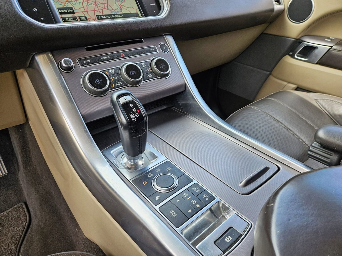 Land Rover Range Rover Sport 3.0 TDV6 HSE (14)