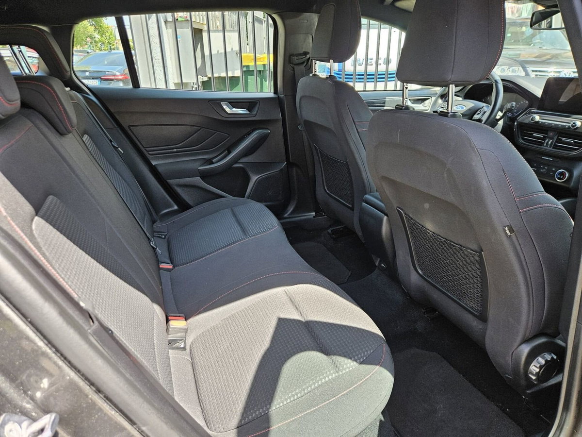 Ford Focus Station Wagon 1.5 TDCi 120 CV Start&Stop SW ST Line (12)