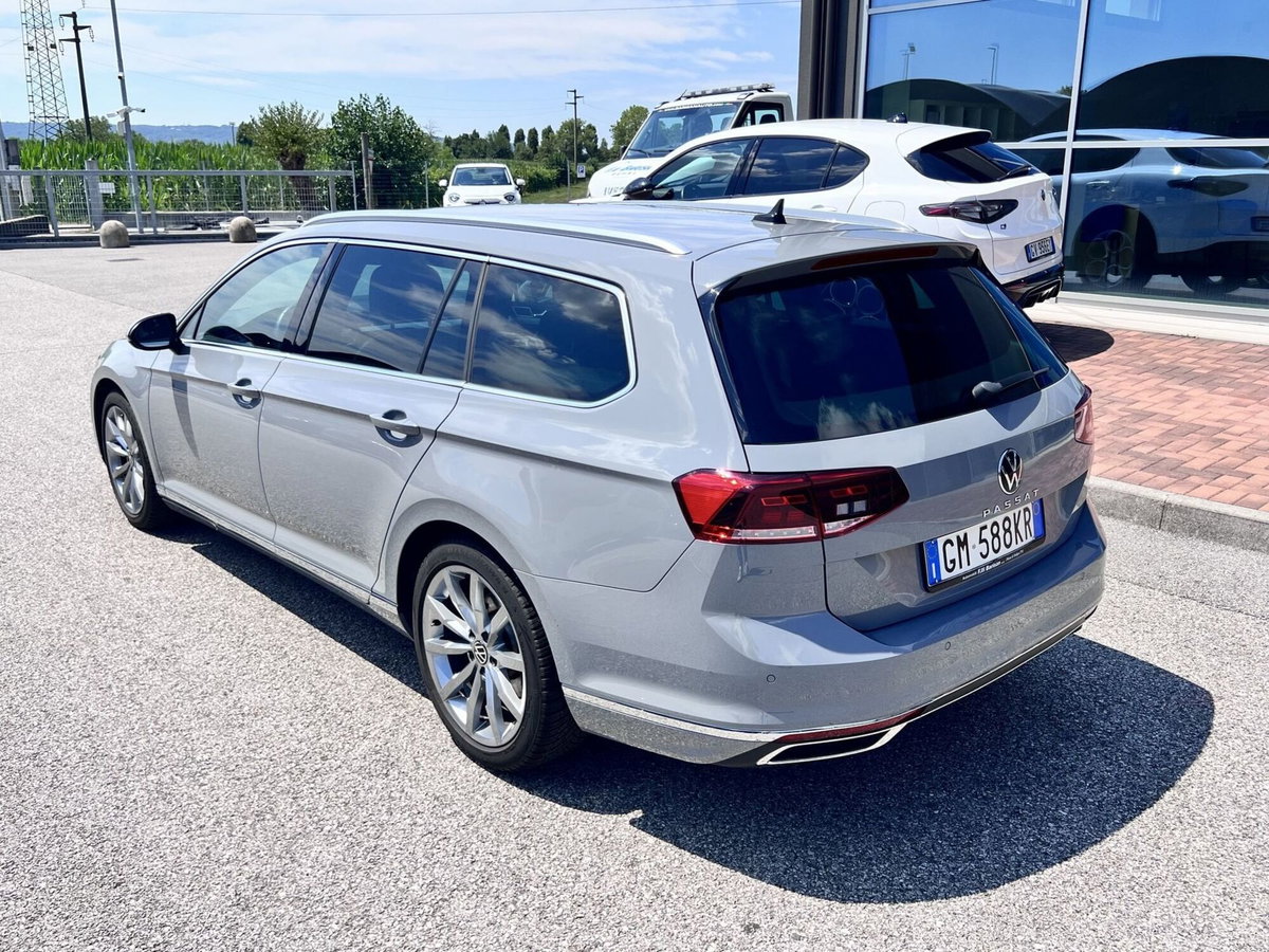 Volkswagen Passat Variant 2.0 TDI SCR 200 CV 4MOTION DSG Executive (4)