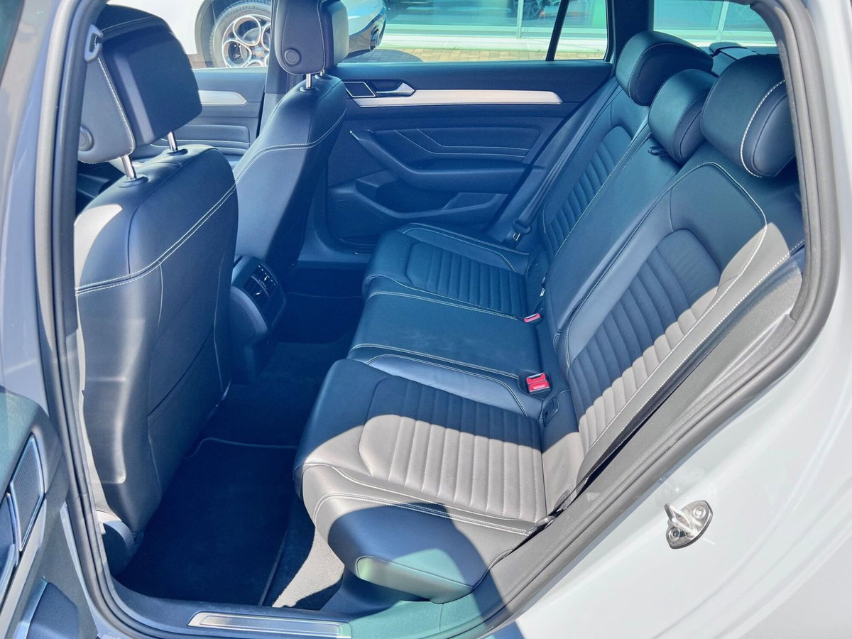 Volkswagen Passat Variant 2.0 TDI SCR 200 CV 4MOTION DSG Executive (6)
