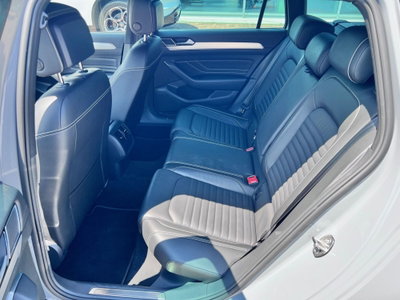 Volkswagen Passat Variant 2.0 TDI SCR 200 CV 4MOTION DSG Executive (6)
