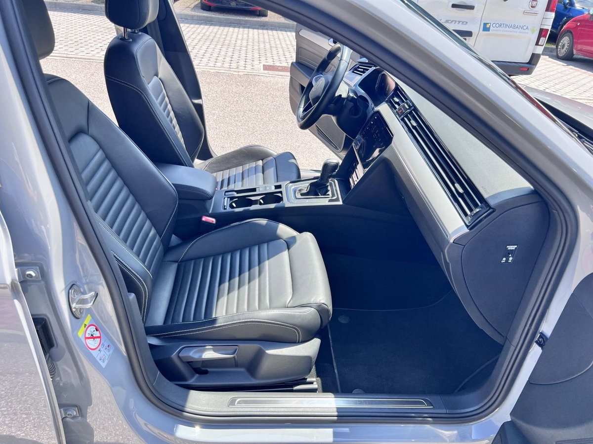 Volkswagen Passat Variant 2.0 TDI SCR 200 CV 4MOTION DSG Executive (7)