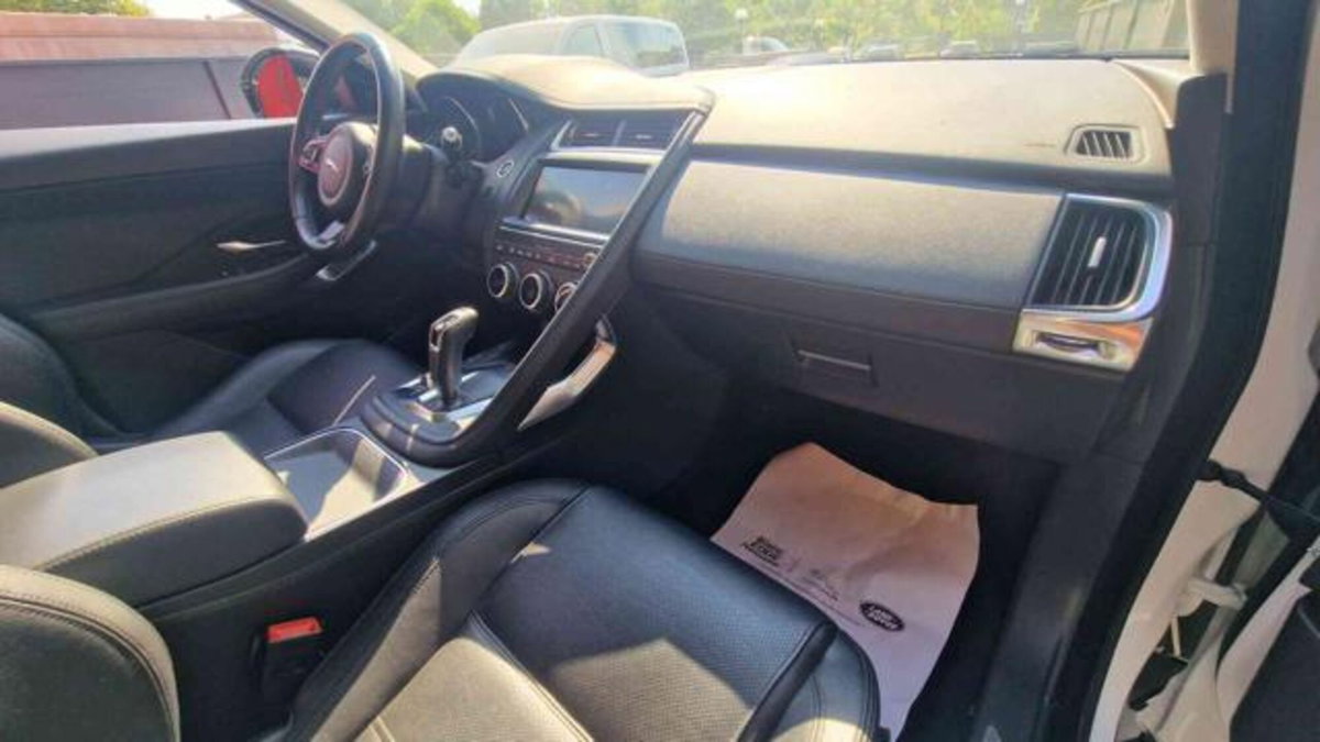 Jaguar E-Pace 2.0 AWD aut. R-Dynamic HSE (13)