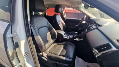 Jaguar E-Pace 2.0 AWD aut. R-Dynamic HSE (14)