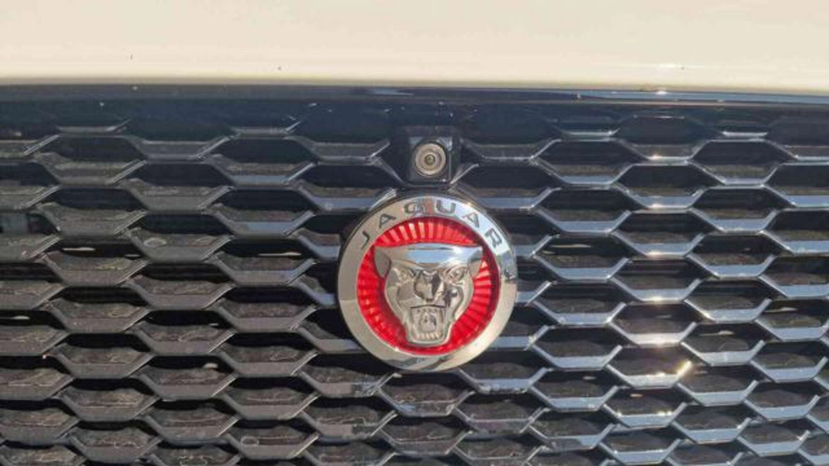 Jaguar E-Pace 2.0 AWD aut. R-Dynamic HSE (19)