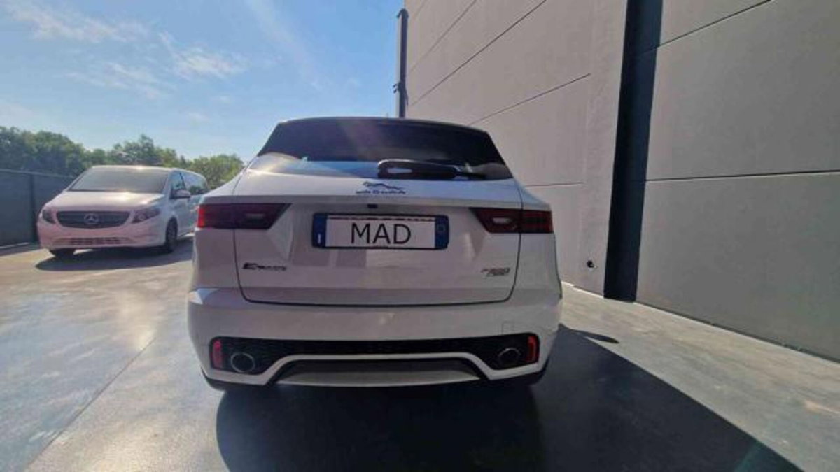 Jaguar E-Pace 2.0 AWD aut. R-Dynamic HSE (4)