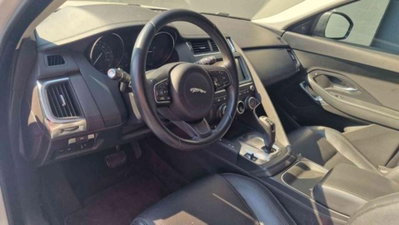 Jaguar E-Pace 2.0 AWD aut. R-Dynamic HSE (8)