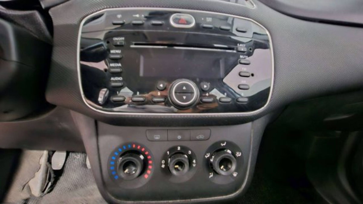 Fiat Punto 1.3 MJT II 75 CV 5 porte Street (9)