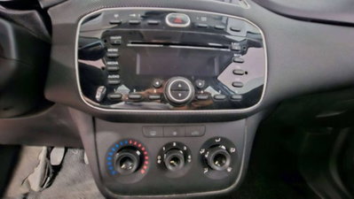Fiat Punto 1.3 MJT II 75 CV 5 porte Street (9)