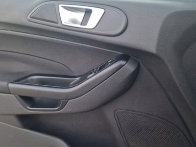 Ford Fiesta 1.5 TDCi 75CV 5 porte Titanium (12)