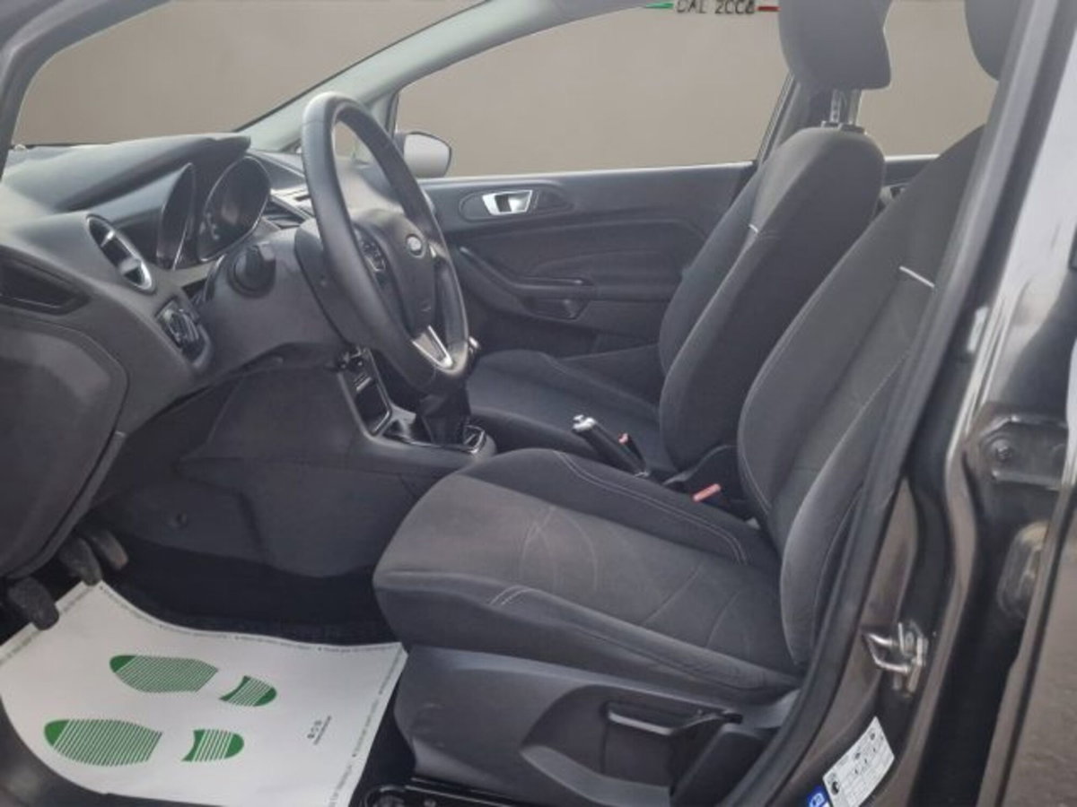 Ford Fiesta 1.5 TDCi 75CV 5 porte Titanium (9)