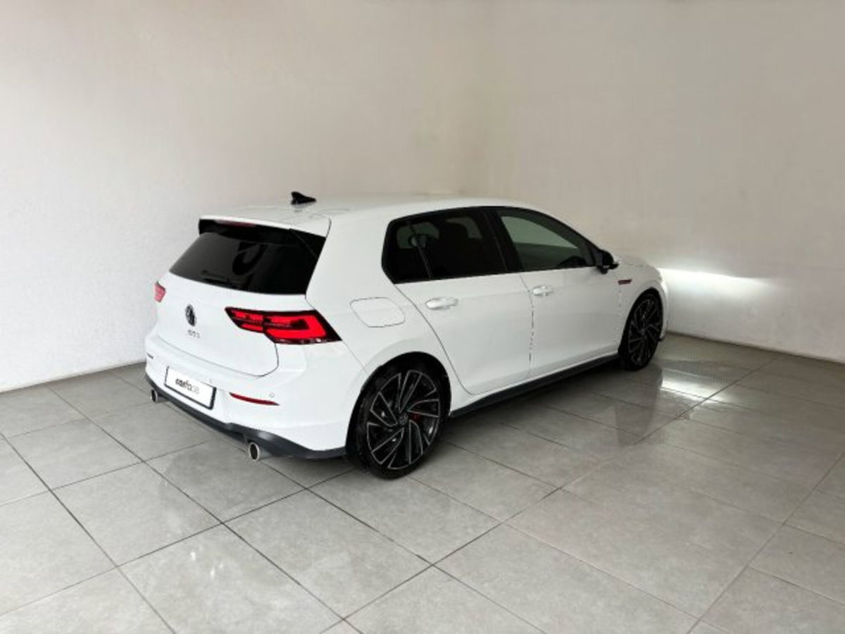 Volkswagen Golf 2.0 TSI GTI DSG (2)