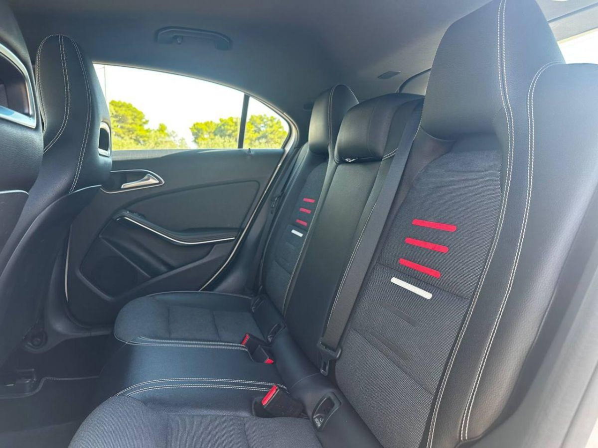 Mercedes-Benz Classe A 180 d Sport (9)